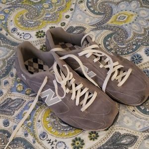 Size 8 Gray Leather New  Balance 442